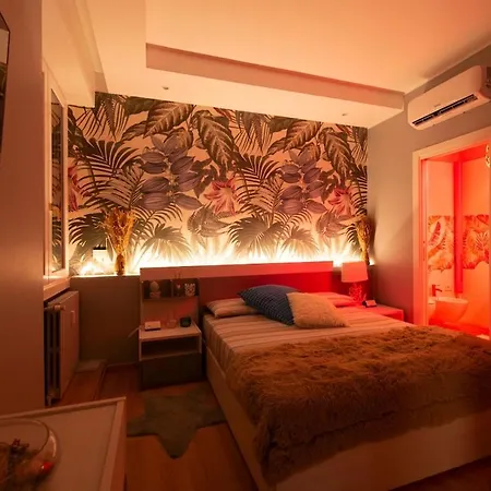 アパート Stylish With Private Terrace & 2 Baths