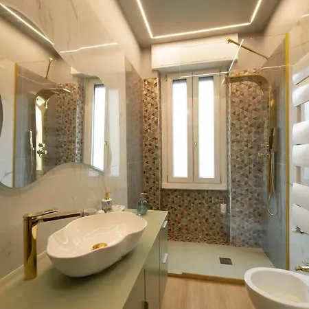 Stylish With Private Terrace & 2 Baths *