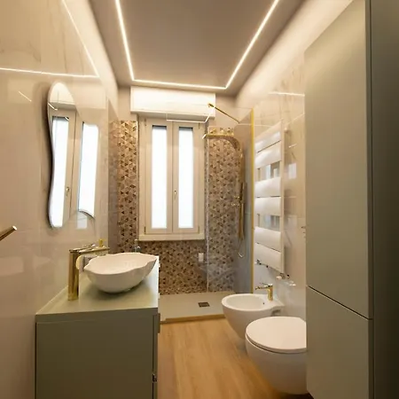 Stylish With Private Terrace & 2 Baths Milaan