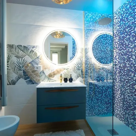 Stylish With Private Terrace & 2 Baths Appartement Milaan