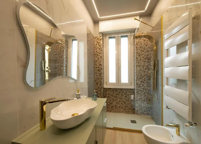 Stylish With Private Terrace & 2 Baths *