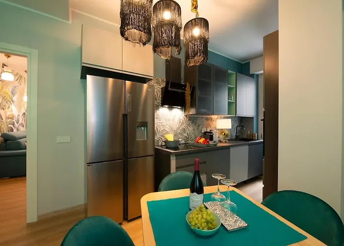 Stylish With Private Terrace & 2 Baths *