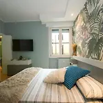 Stylish With Private Terrace & 2 Baths