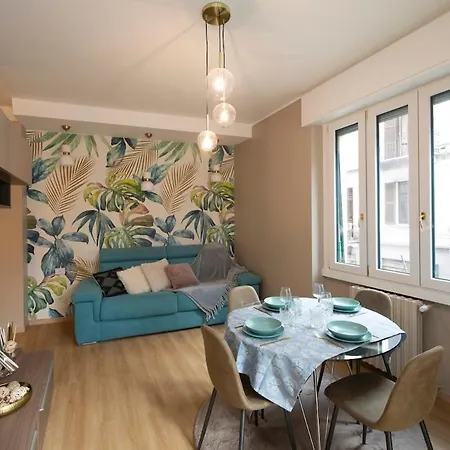 Stylish With Private Terrace & 2 Baths *